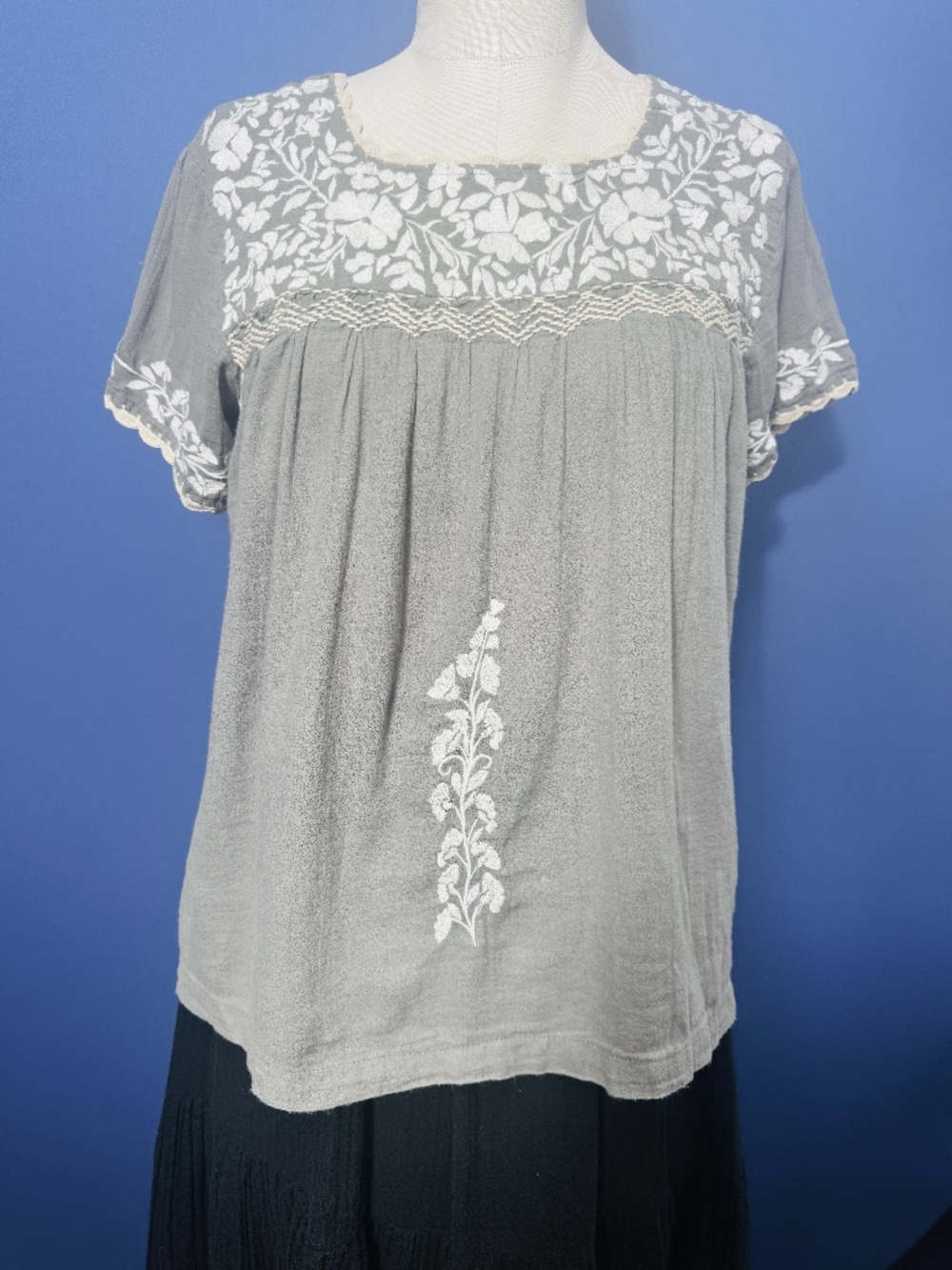 THML Embroidered Gray Cotton Peasant Top | Boho Cottagecore Floral Blouse | Med